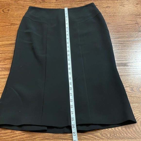 MaxMara MADE IN ITALY black pencil flare skirt side zip / pleated back mid hem 8 - Picture 12 of 14